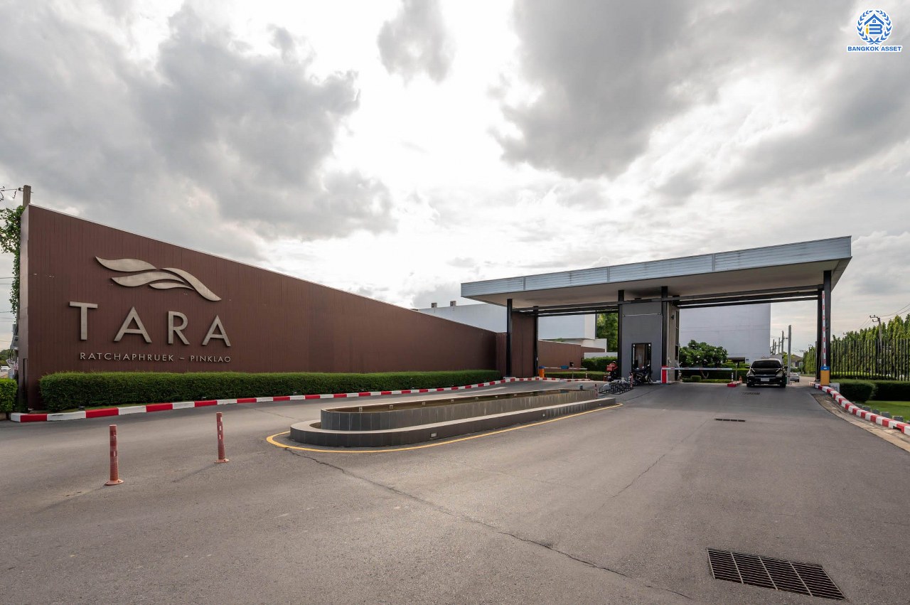 บ้านมือสองตกแต่งใหม่  โครงการ ธารา ราชพฤกษ์-ปิ่นเกล้า บ้านสวย พร้อมอยู่ เนื้อที่ 88.2 ตร.ว. ฟังก์ชัน 3 ห้องนอน 4 ห้องน้ำ 1 ห้องแม่บ้าน จอดรถได้ 2 คัน บนทำเลเชื่อมต่อถนนกาญจนาภิเษก ใกล้รถไฟฟ้าสายสีแดง "สถานีตลิ่งชัน" และจุดขึ้นทางด่วน "ศรีรัช" รายล้อมด้วยสิ่งอำนวยความสะดวกครบครัน